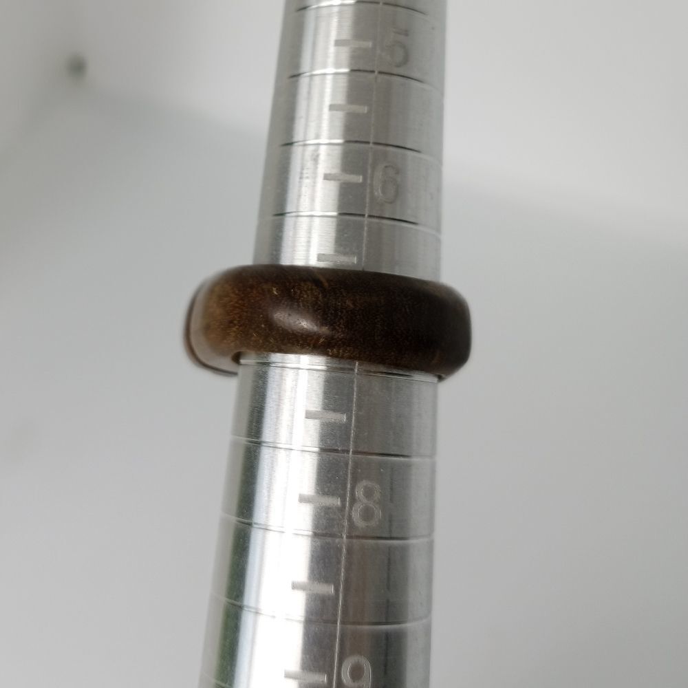 Carved wood ring - Picture 7 of 7
